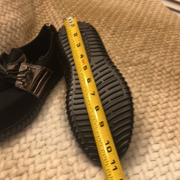 NWOT Astra 2.0, silver and black tennis shoes, size 6? - Picture 6 of 10